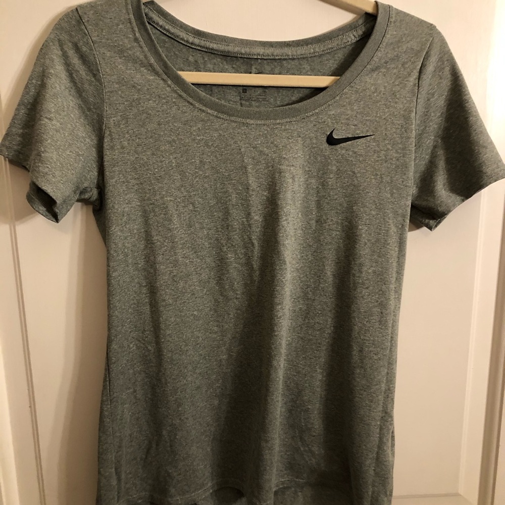 gray nike dri-fit t-shirt